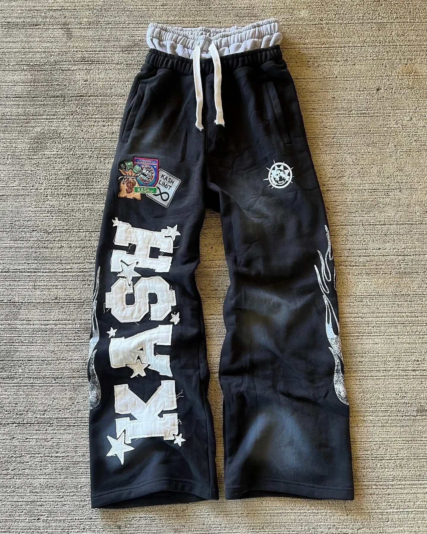 Tytuł produktu: KASH Star Applique Double-Waist Oversized Sweatpants – Szerokie Spodnie Dresowe (Czarne / Różowe)